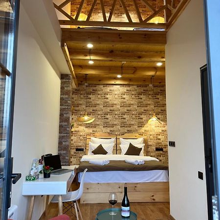 Berkri Gastro Yard & Guest House Yenokavan Buitenkant foto
