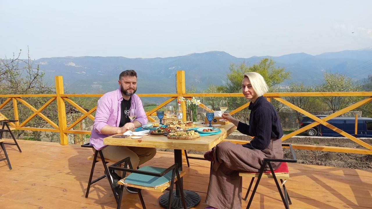 Berkri Gastro Yard & Guest House Yenokavan Buitenkant foto