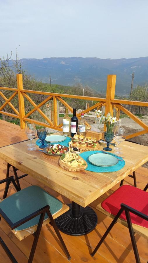 Berkri Gastro Yard & Guest House Yenokavan Buitenkant foto