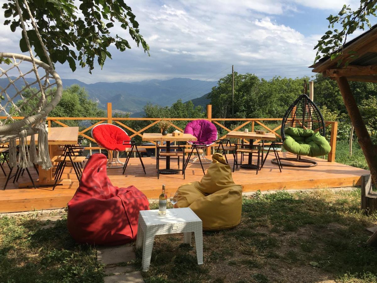 Berkri Gastro Yard & Guest House Yenokavan Buitenkant foto